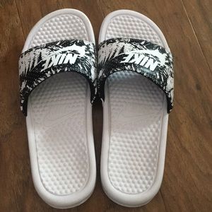 Nike Slides (Size 8 Women’s)